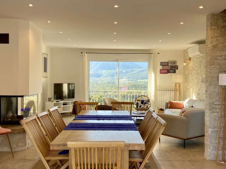 Villa Sainte-Lucie-de-Porto-Vecchio - 5 chambres - 230m²