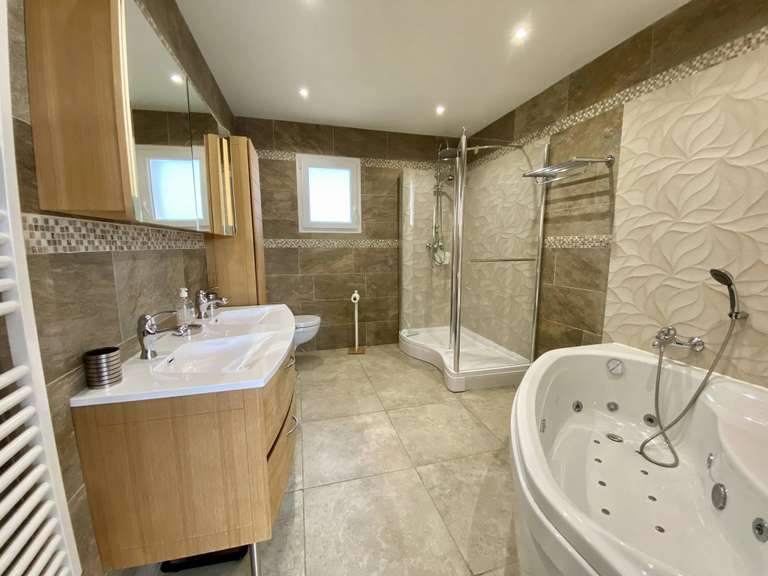 Villa Sainte-Lucie-de-Porto-Vecchio - 5 chambres - 230m²