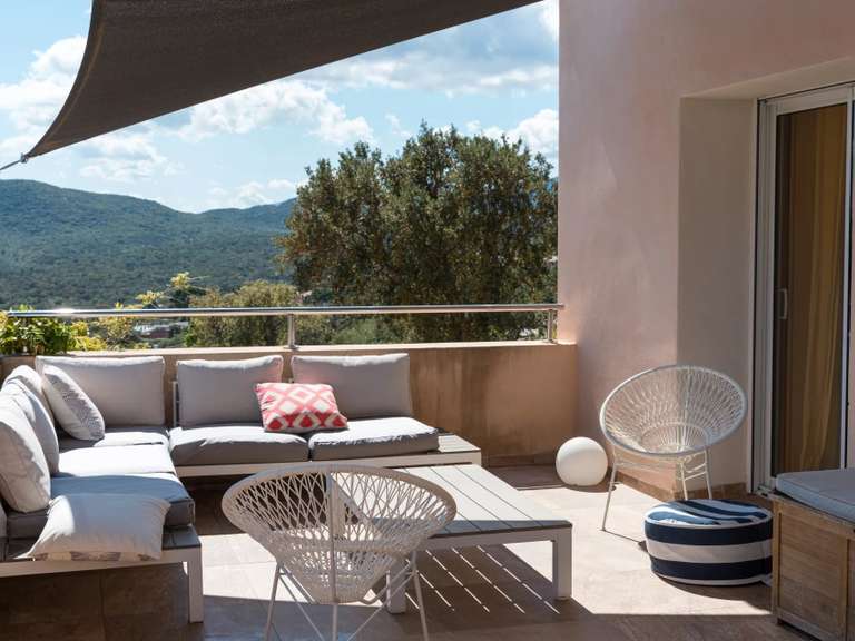 Villa Sainte-Lucie-de-Porto-Vecchio - 5 chambres - 230m²