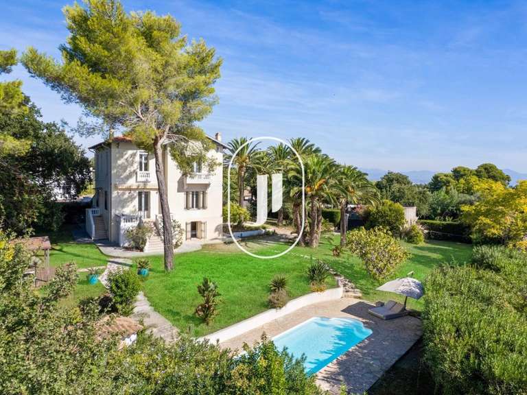 House Cap-d-antibes - 5 bedrooms - 247m²