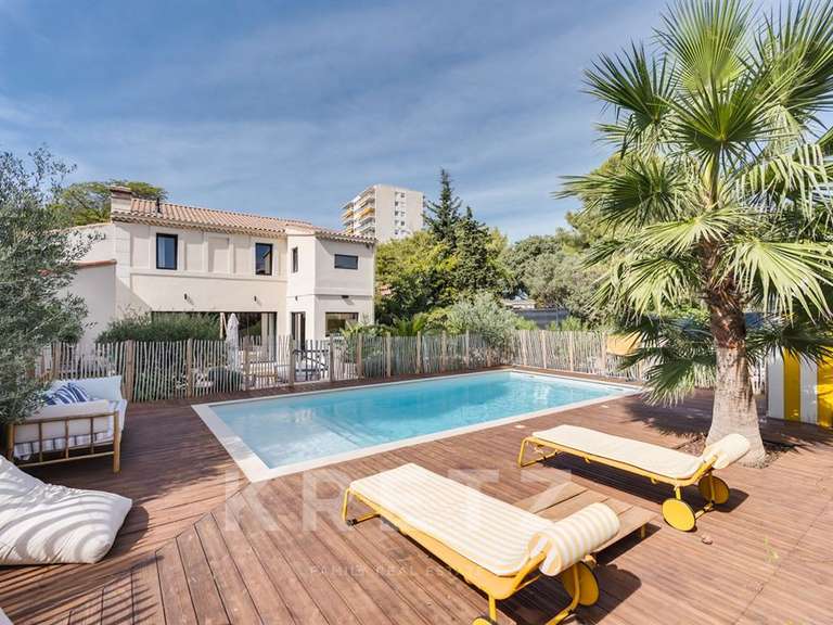 Maison Marseille 8e - 5 chambres - 250m²