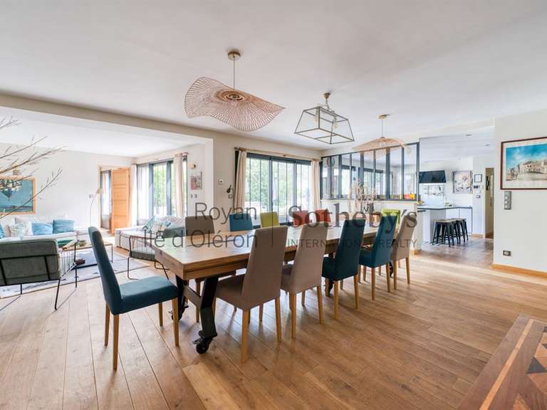 Maison Saint-Palais-sur-Mer - 6 chambres - 180m²