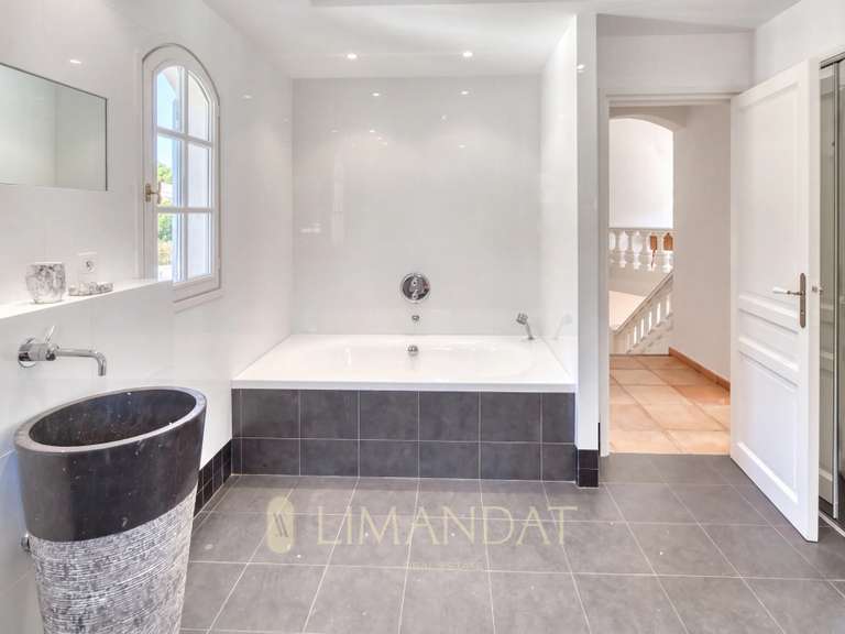 Villa Mougins - 4 bedrooms - 270m²