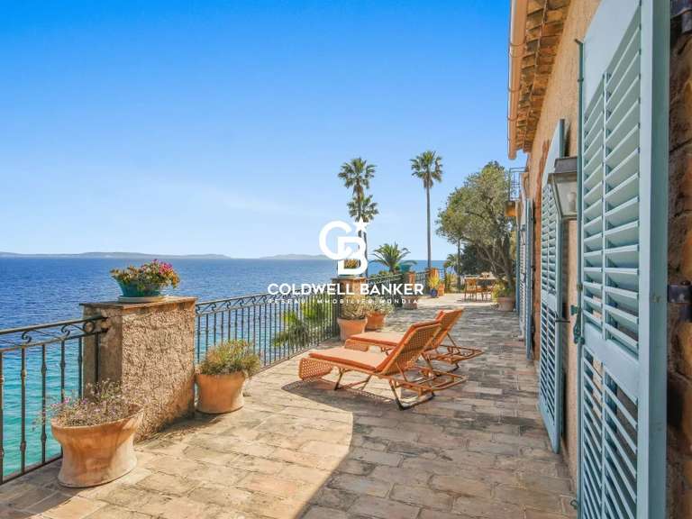 Villa Rayol-Canadel-sur-Mer - 5 bedrooms - 297m²