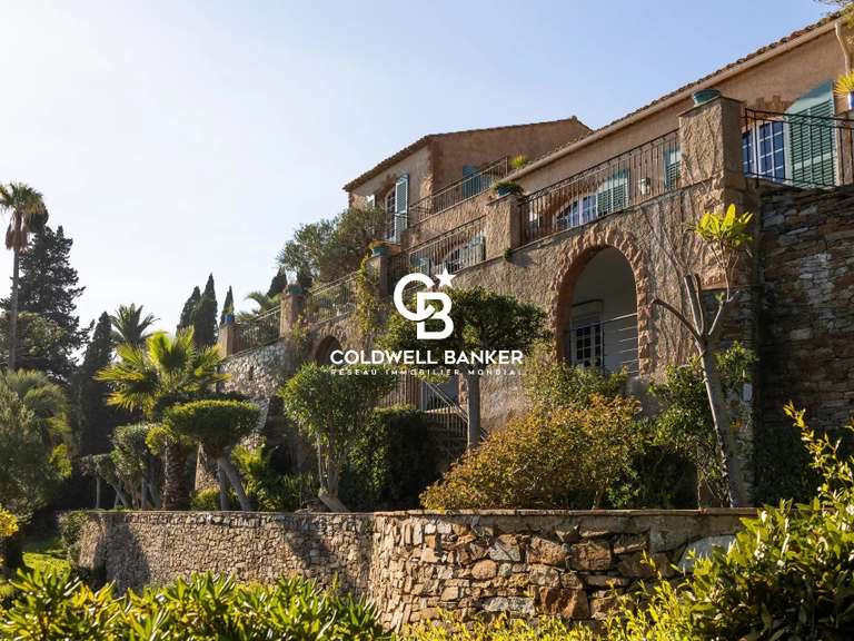 Villa Rayol-Canadel-sur-Mer - 5 bedrooms - 297m²