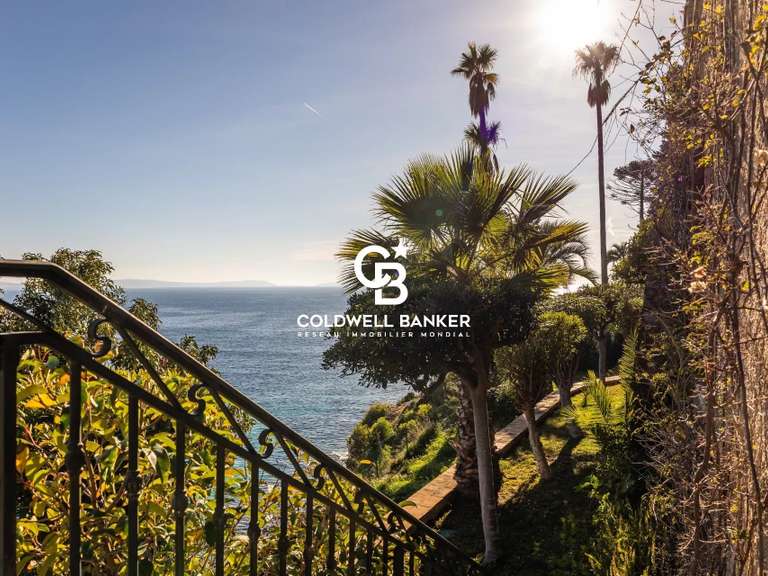 Villa Rayol-Canadel-sur-Mer - 5 bedrooms - 297m²