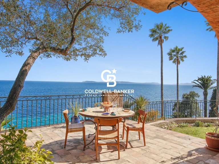 Villa Rayol-Canadel-sur-Mer - 5 bedrooms - 297m²