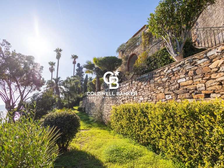 Villa Rayol-Canadel-sur-Mer - 5 bedrooms - 297m²