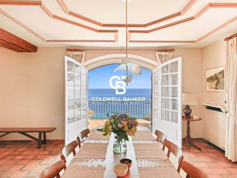 Villa Rayol-Canadel-sur-Mer - 5 bedrooms - 297m²