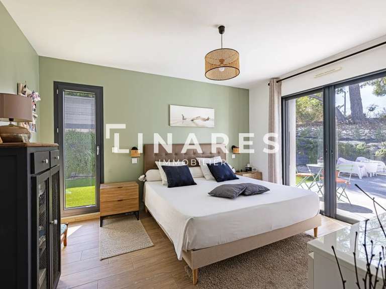 Maison Aubagne - 3 chambres - 147m²