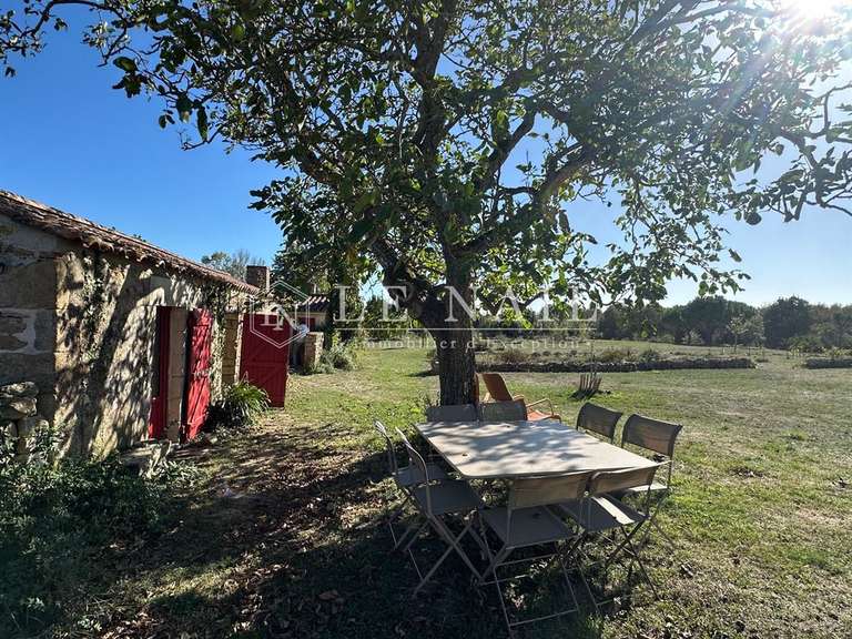 Propriété Moutiers-les-Mauxfaits - 7 chambres - 282m²