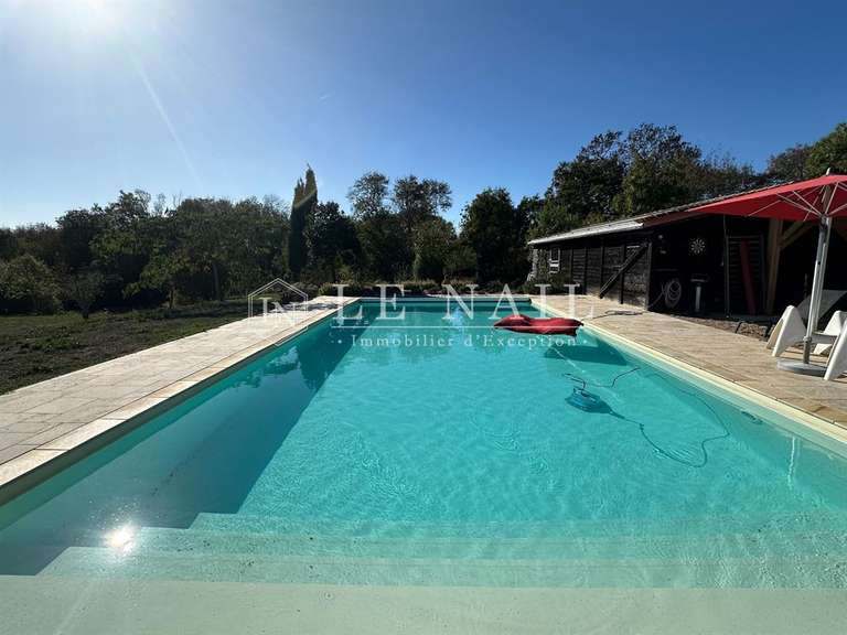 Propriété Moutiers-les-Mauxfaits - 7 chambres - 282m²