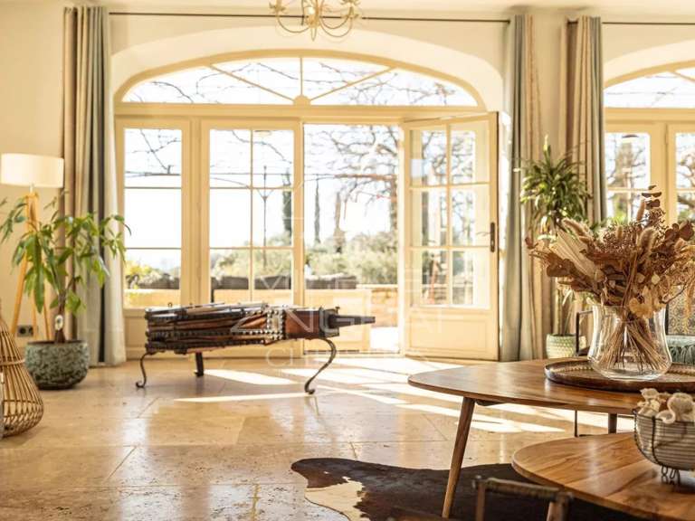 Maison Saint-Saturnin-lès-Apt - 8 chambres - 521m²