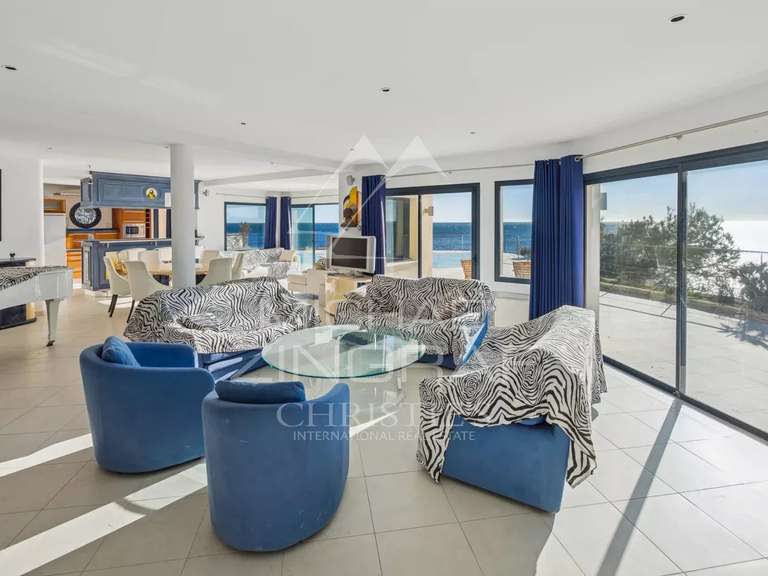 Villa Roquebrune-sur-Argens - 5 bedrooms - 288m²
