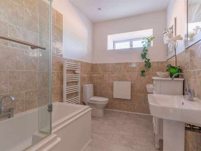 House Mairé-Levescault - 8 bedrooms - 350m²