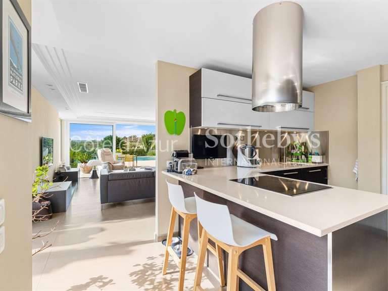 Maison Villeneuve-Loubet - 4 chambres - 205m²