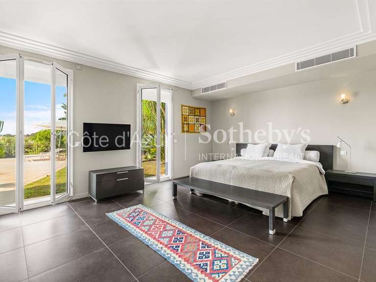 Maison Villeneuve-Loubet - 4 chambres - 205m²