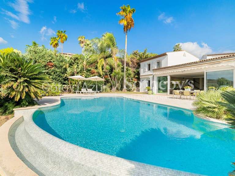 Maison Villeneuve-Loubet - 4 chambres - 205m²