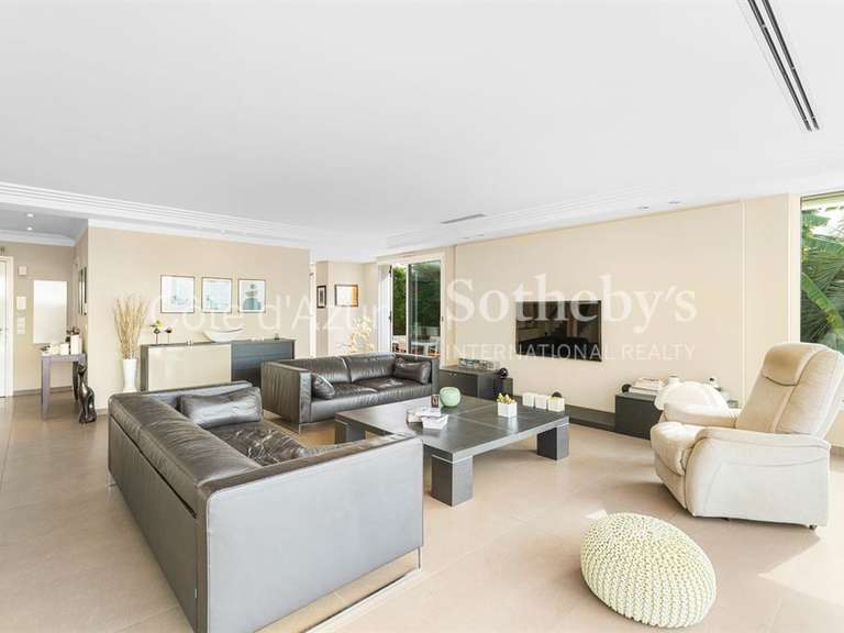 Maison Villeneuve-Loubet - 4 chambres - 205m²