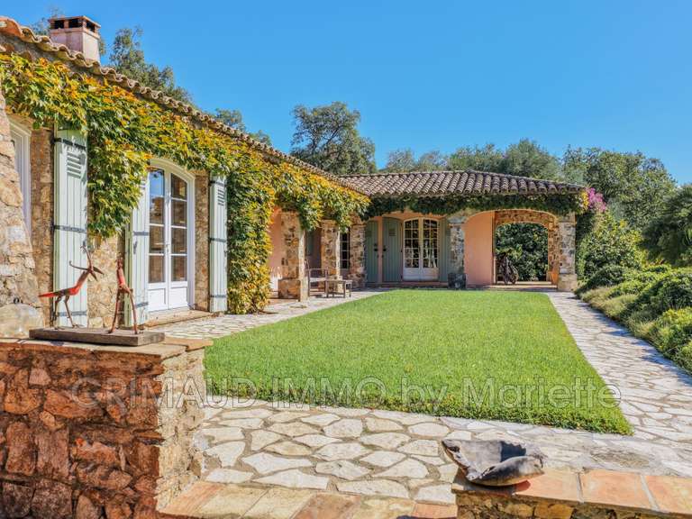 Villa Plan-de-la-Tour - 5 chambres - 249m²