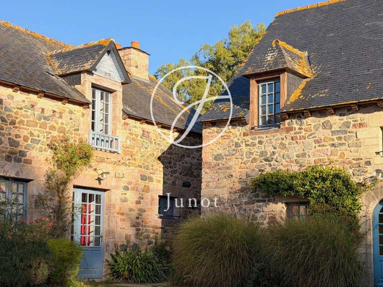 Manoir avec Vue sur mer Sables-d-or-les-pins - 15 chambres - 501m²