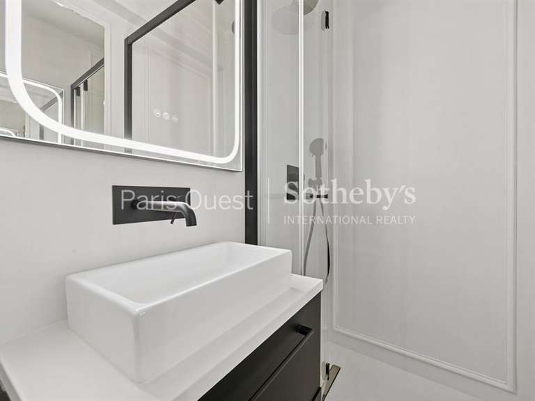 Appartement Paris 11e - 2 chambres - 65m²