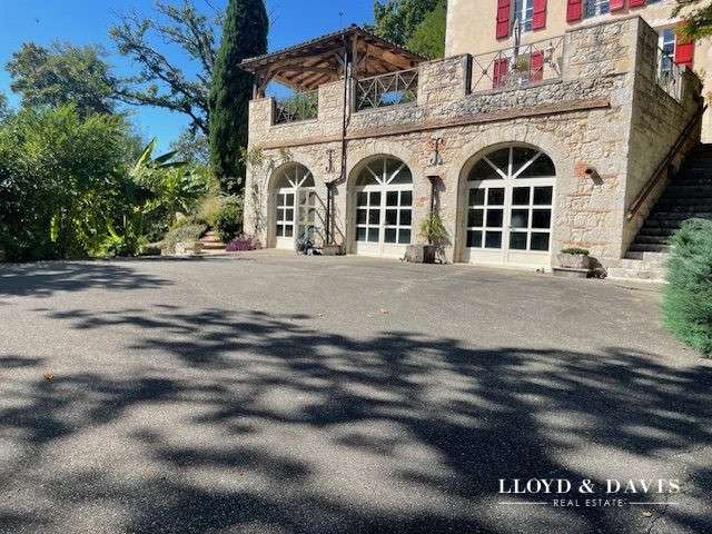 Maison Colayrac-Saint-Cirq - 5 chambres - 330m²