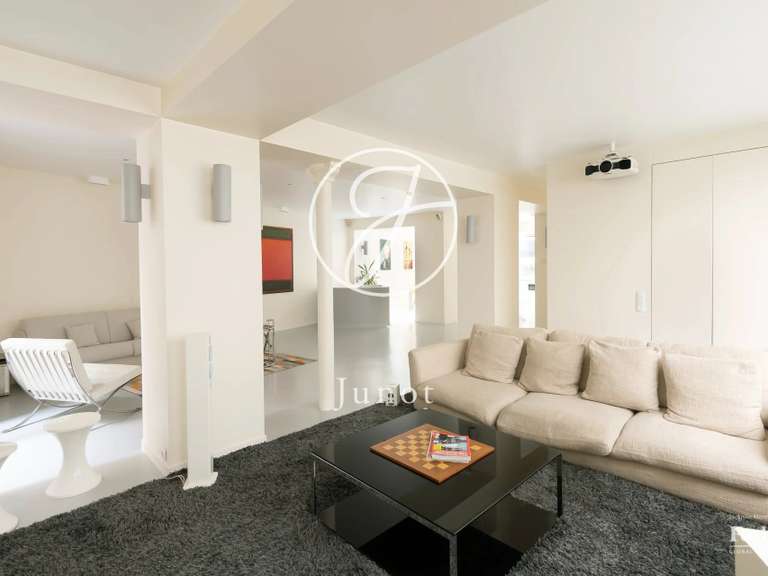 Appartement Paris 9e - 2 chambres - 140m²
