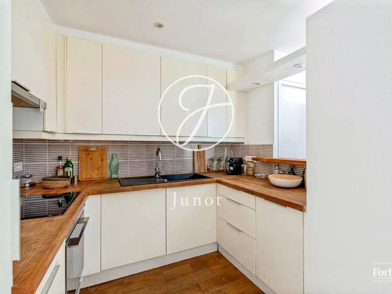 Appartement Paris 18e - 2 chambres - 72m²
