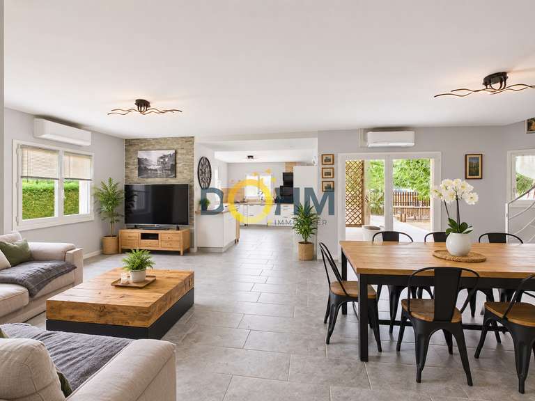 Maison Faverges-de-la-Tour - 9 chambres - 270m²
