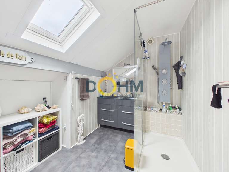 Maison Faverges-de-la-Tour - 9 chambres - 270m²