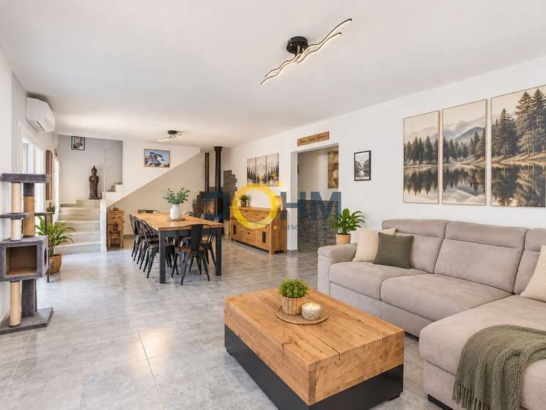 Maison Faverges-de-la-Tour - 9 chambres - 270m²
