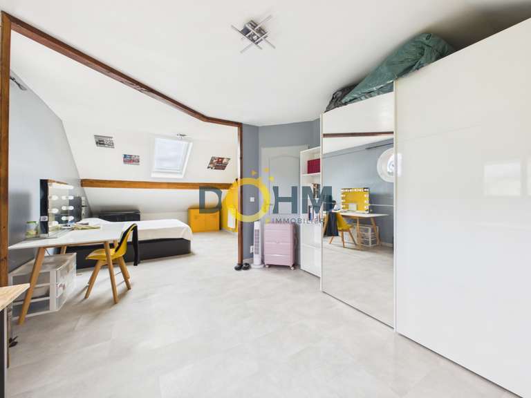 Maison Faverges-de-la-Tour - 9 chambres - 270m²