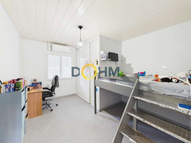 Maison Faverges-de-la-Tour - 9 chambres - 270m²