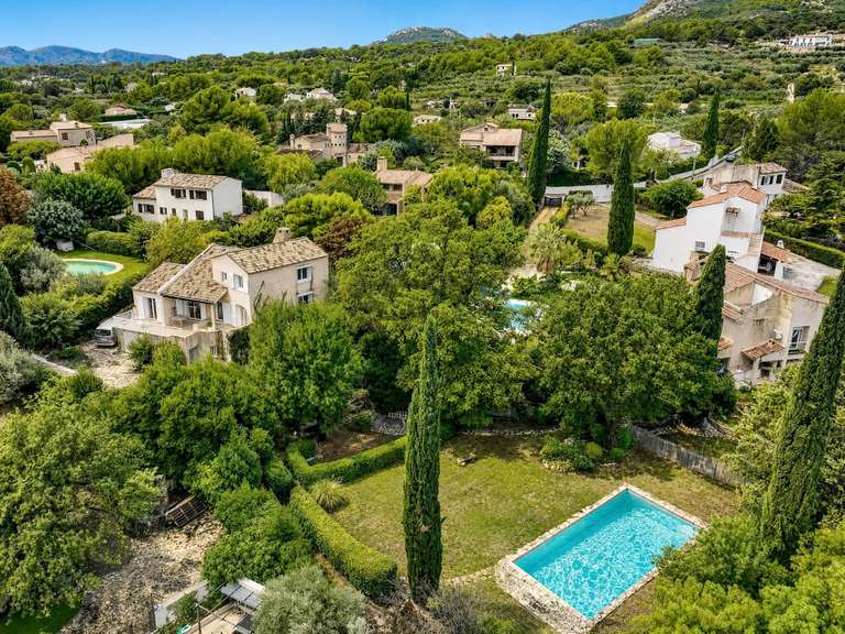 Maison Aubagne - 4 chambres - 210m²