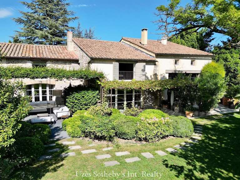 Maison Rochefort-du-Gard - 6 chambres - 410m²