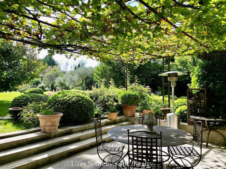 Maison Rochefort-du-Gard - 6 chambres - 410m²