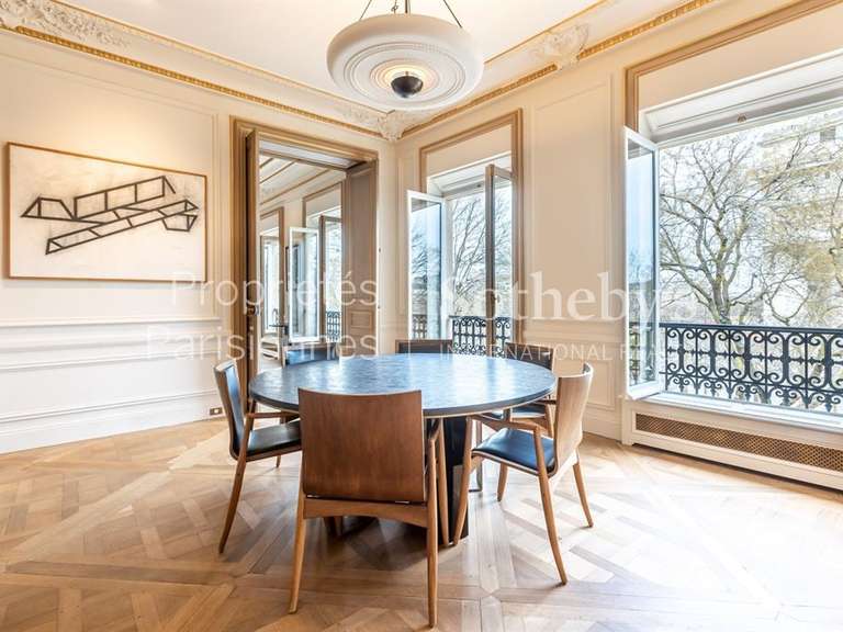 Appartement Paris 16e - 2 chambres - 150m²