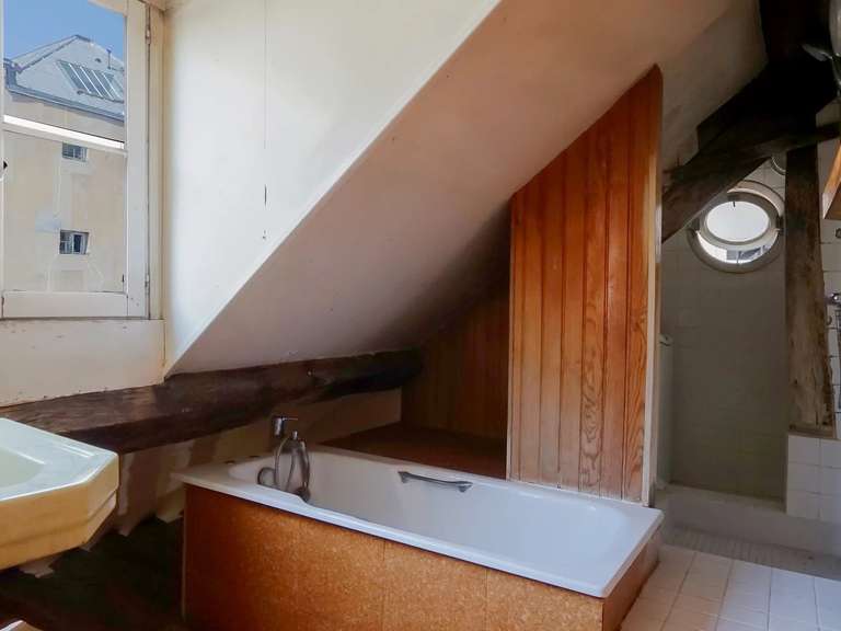 Appartement Paris 3e - 1 chambre - 101m²