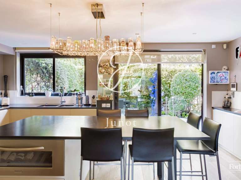 Maison Levallois-Perret - 3 chambres - 665m²