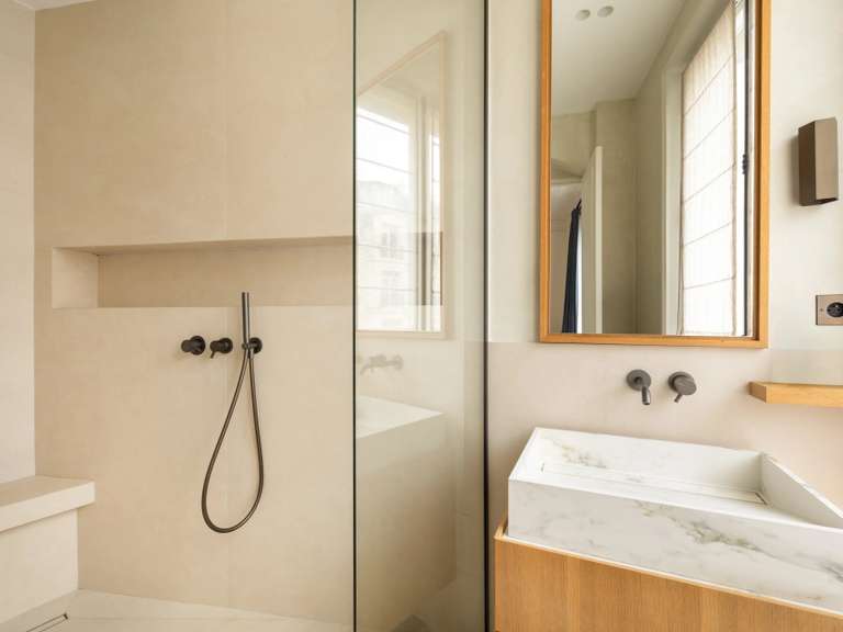 Appartement Paris 16e - 4 chambres - 214m²