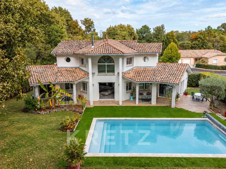 House Saint-Médard-en-Jalles - 5 bedrooms - 203m²