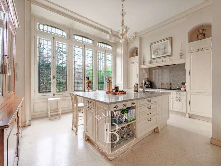 Maison Ablon-sur-Seine - 5 chambres - 568m²