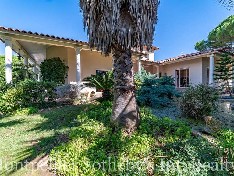 Maison Agde - 6 chambres - 310m²