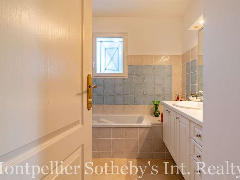 Maison Agde - 6 chambres - 310m²