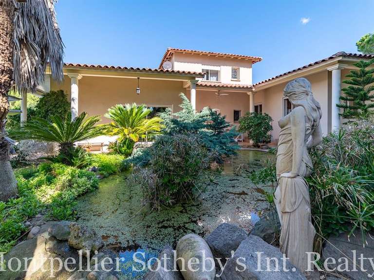 Maison Agde - 6 chambres - 310m²