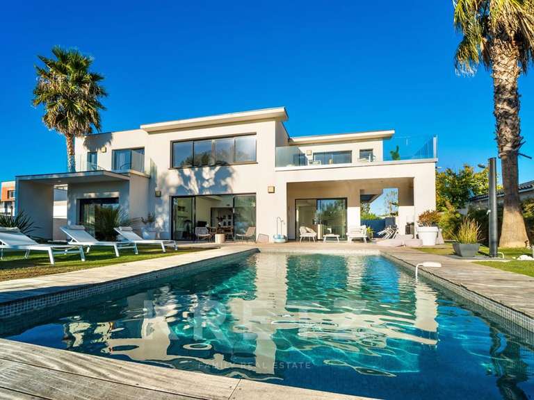 Maison Agde - 4 chambres - 237m²