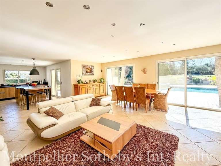 Maison Agde - 5 chambres - 266m²