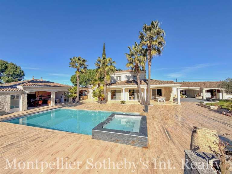 Maison Agde - 5 chambres - 266m²