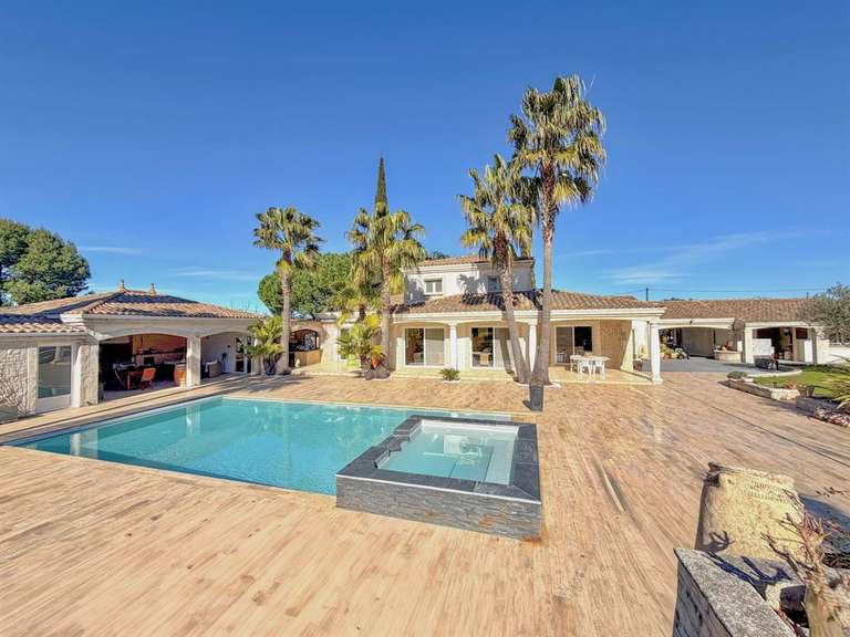 Maison Agde - 5 chambres - 266m²